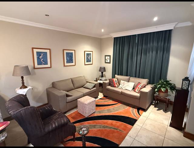 2 BEDROOM APARTMENT FOR SALE IN NEWLANDS